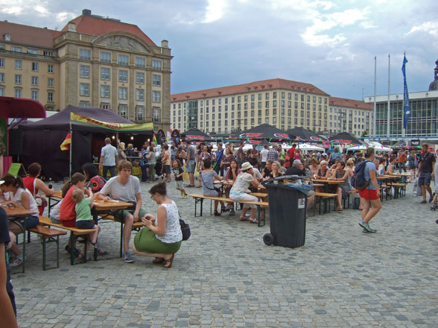 Zentraler Sitzbereich Street Food Fesitival Dresden 2018