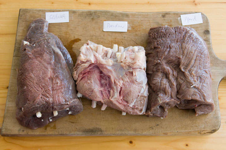 fertig marinierter Sauerbraten aus Falschem Filet (Rind) und Pferdefleisch mit Speck gespickt