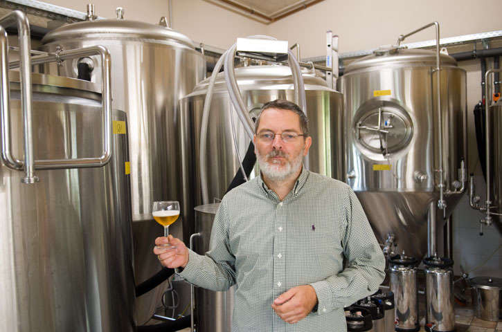Verkostung von kalt gehopftem Bier in der Brauerei in Pirna bei Dresden