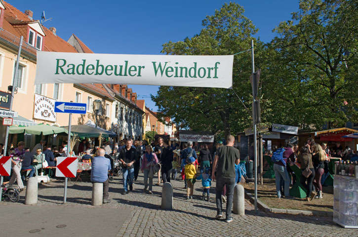 Radebeuler Weindorf (Osthälfte des Weinfestes)