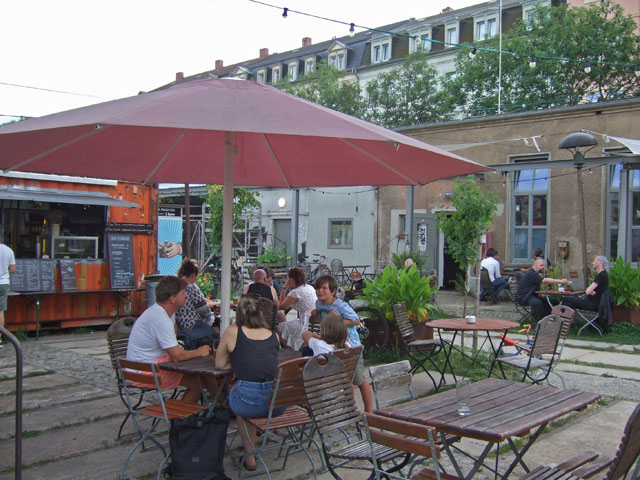 Geh8 Sommergarten, Blick zum Ausschank, Biergarten in Dresden Pieschen
