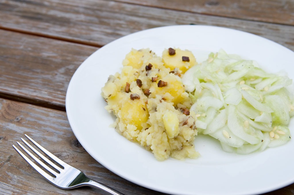 Rezept für Schneller: Kümmel- Speck- Kartoffeln mit Gurkensalat