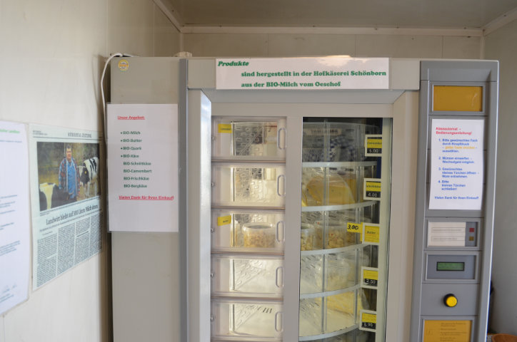 Verkaufsautomat mit Käse, Butter, Quark und Eiern - alles Bio in Seifersdorf bei Dresden